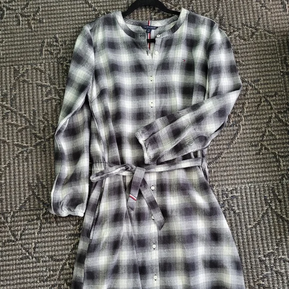 Dress - Picture 1 of 3